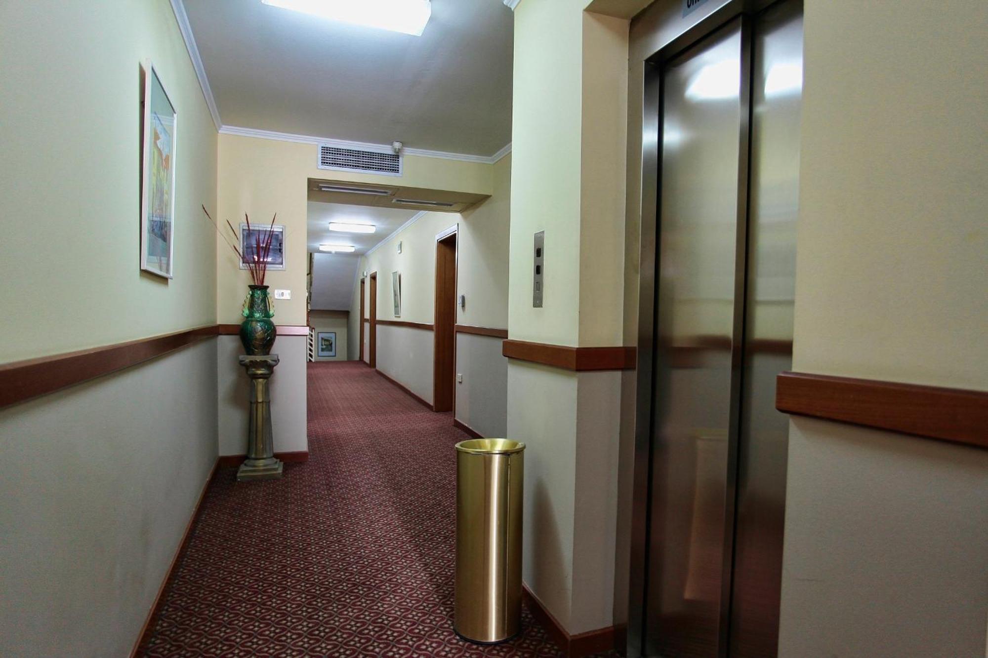 Hotel Regency Корча Экстерьер фото