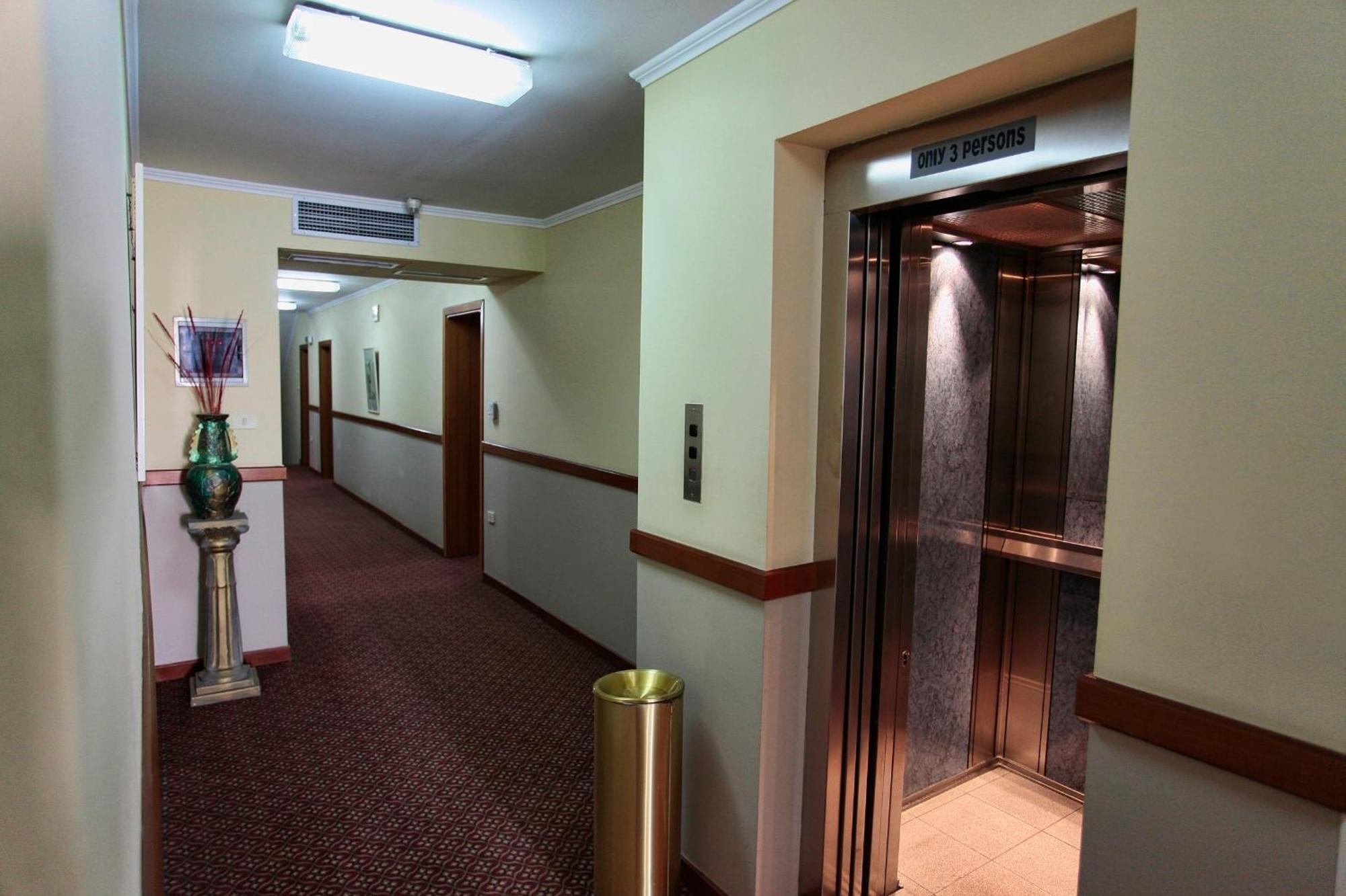 Hotel Regency Корча Экстерьер фото