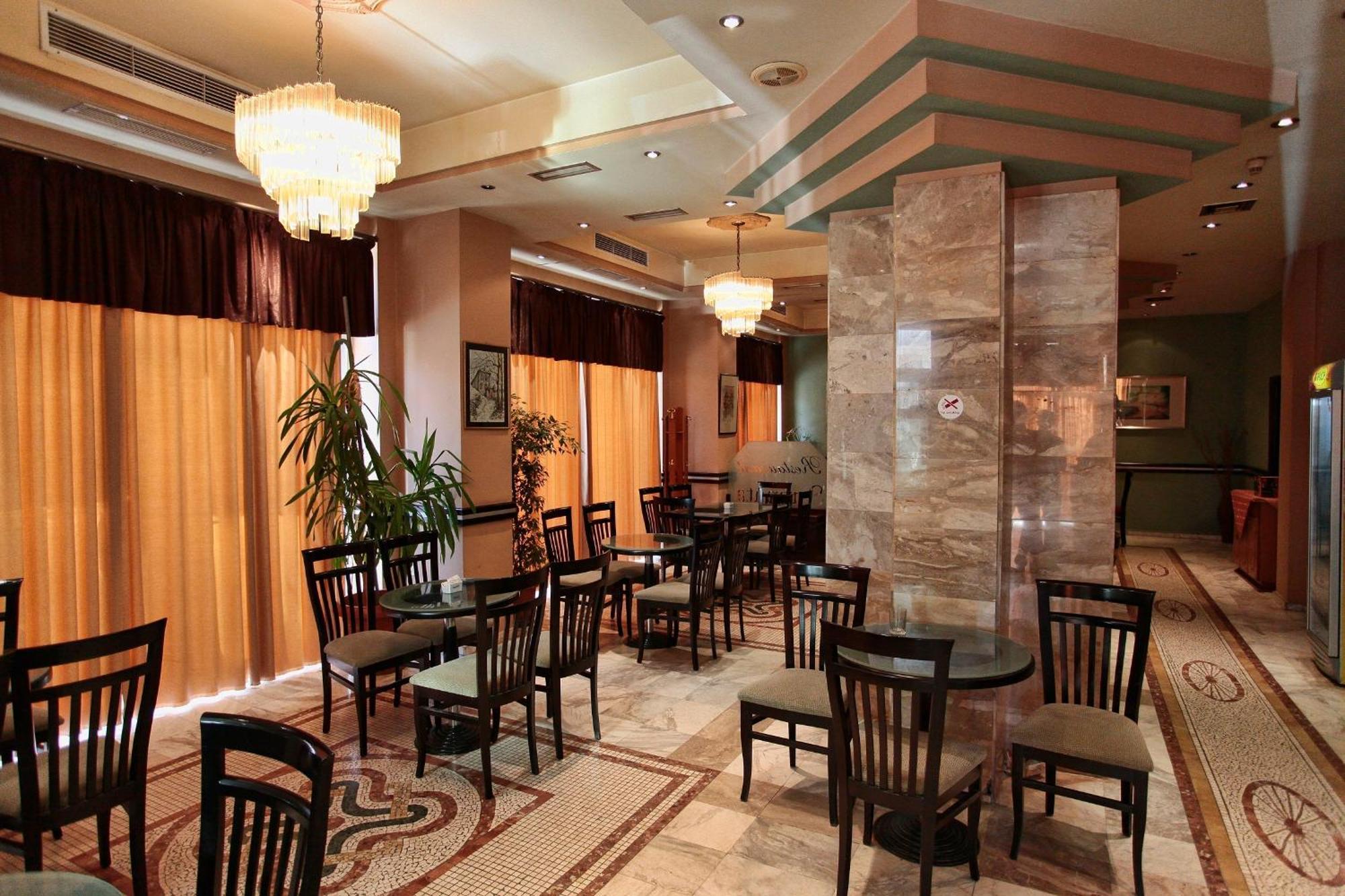Hotel Regency Корча Экстерьер фото