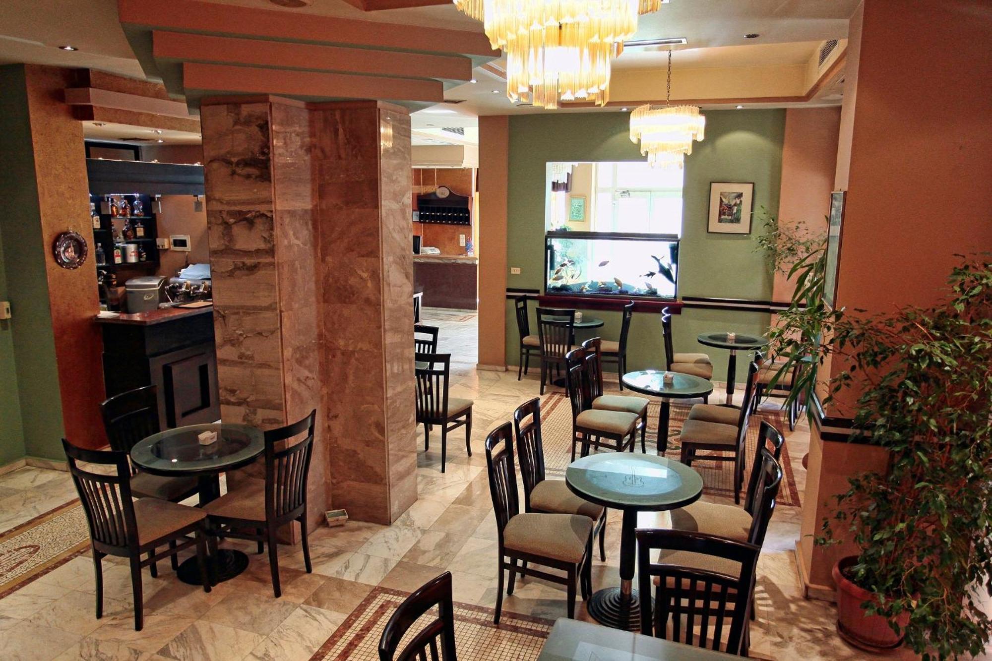 Hotel Regency Корча Экстерьер фото
