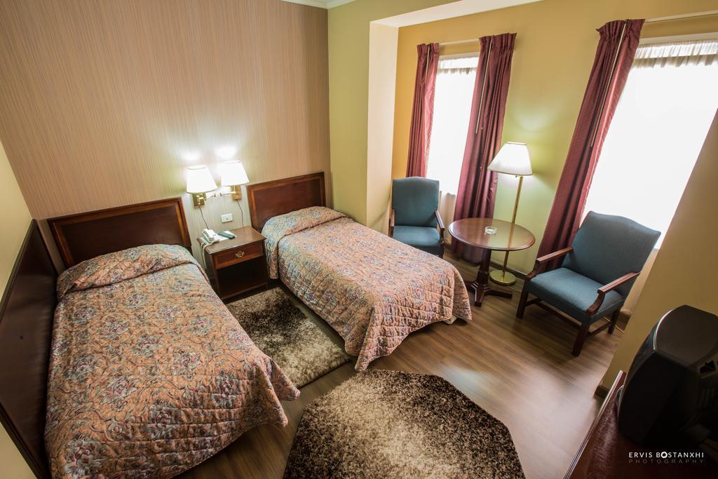 Hotel Regency Корча Экстерьер фото